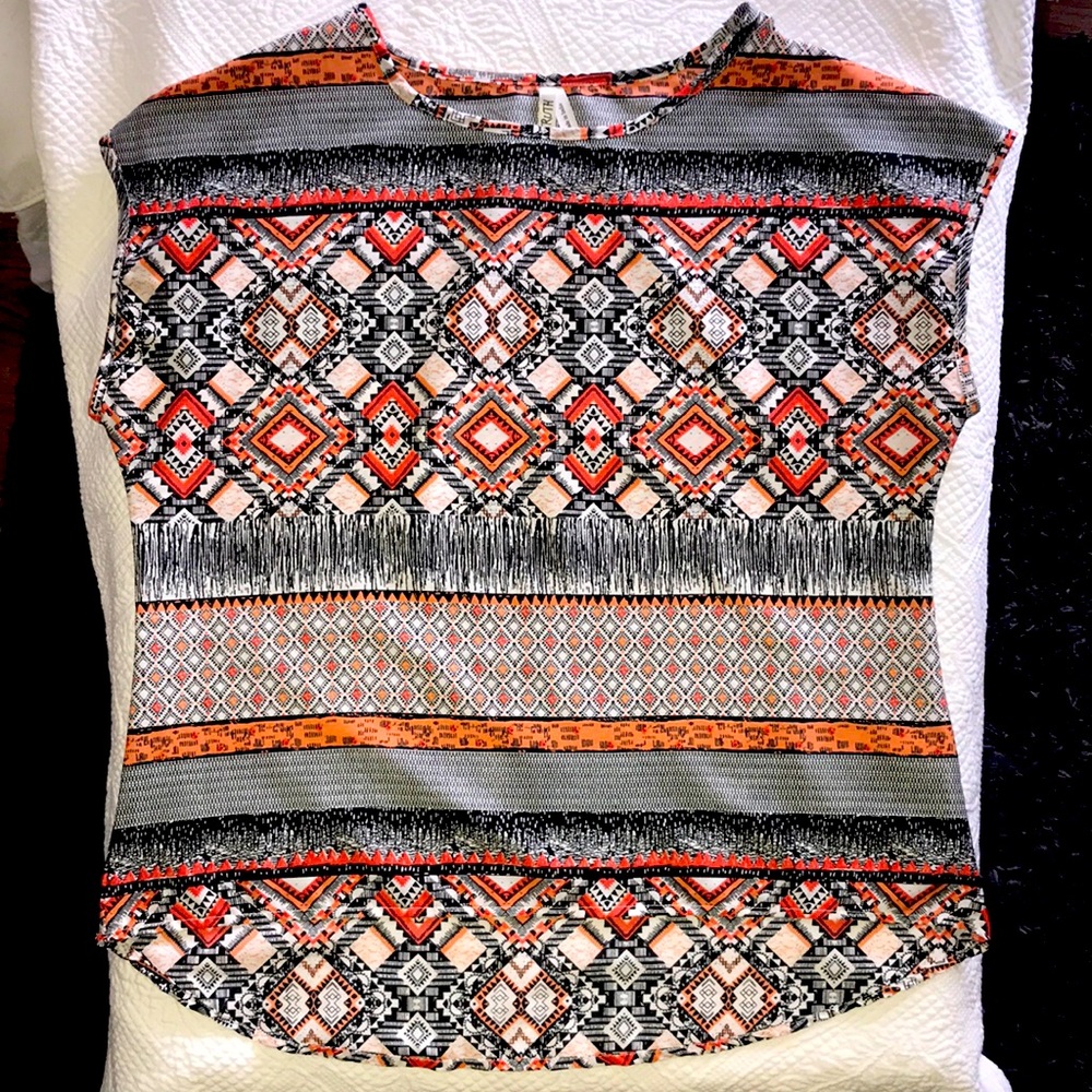Blouse w/orange & black pattern size medium brand live for truth